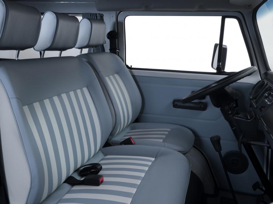  Volkswagen Kombi Last Edition 2013 года  (фото 43 из 43)